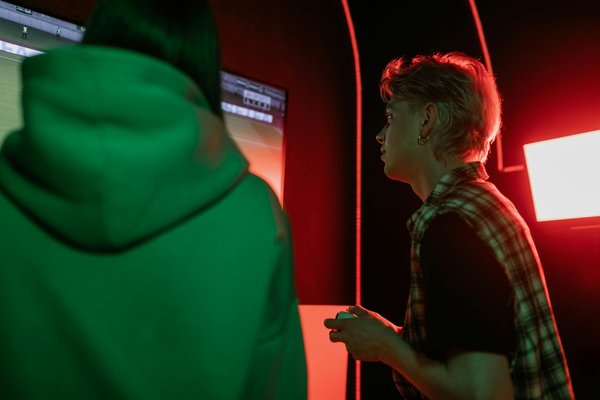 How can you optimize a Gigabyte AORUS 15G for efficient rendering in Blender?