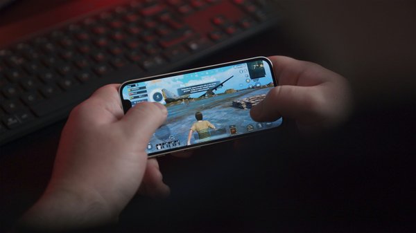 What are the best practices for integrating real-time ray tracing in mobile games?